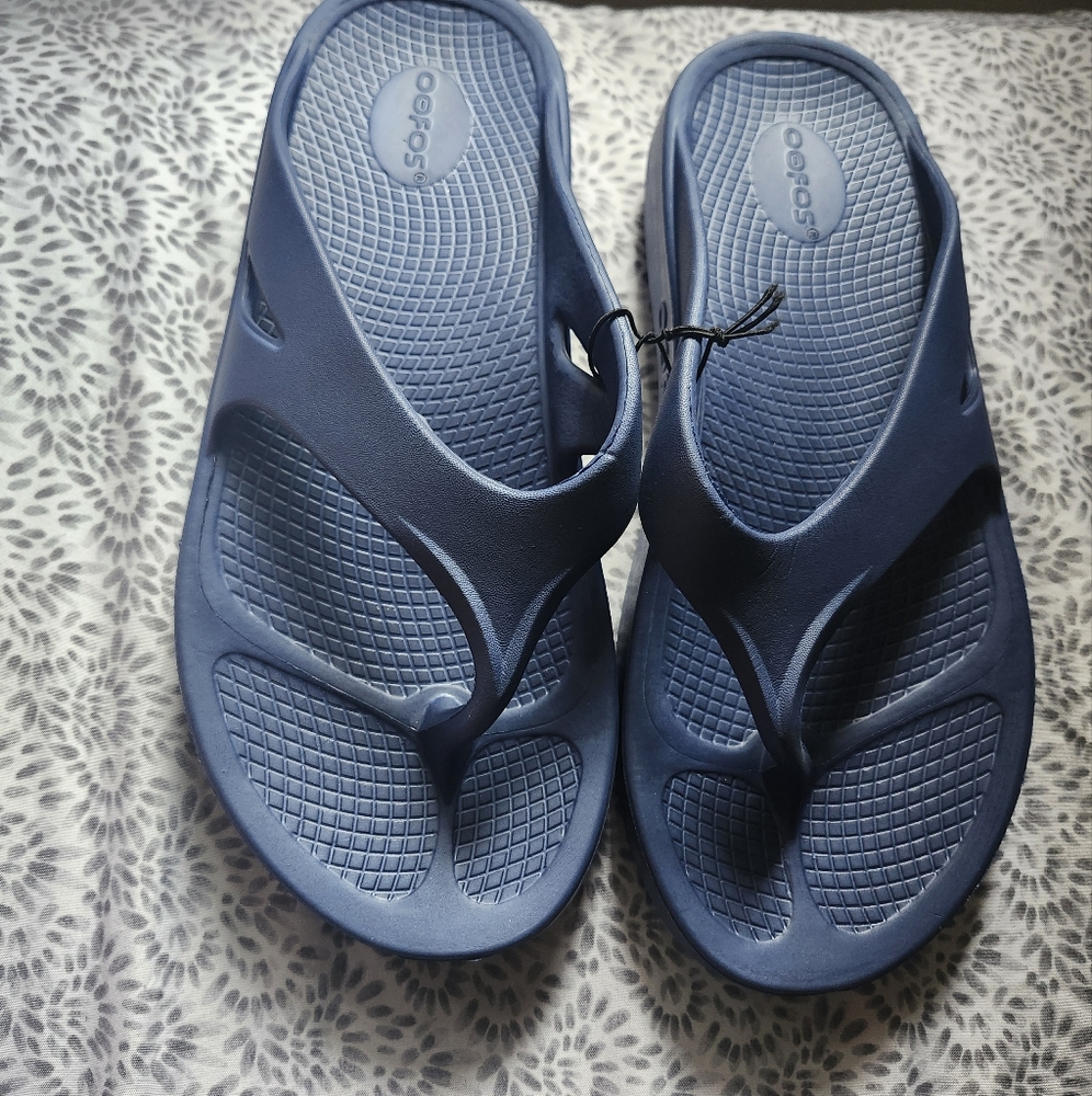 Oofos sandal Blue Unisex M-8 W- 10
